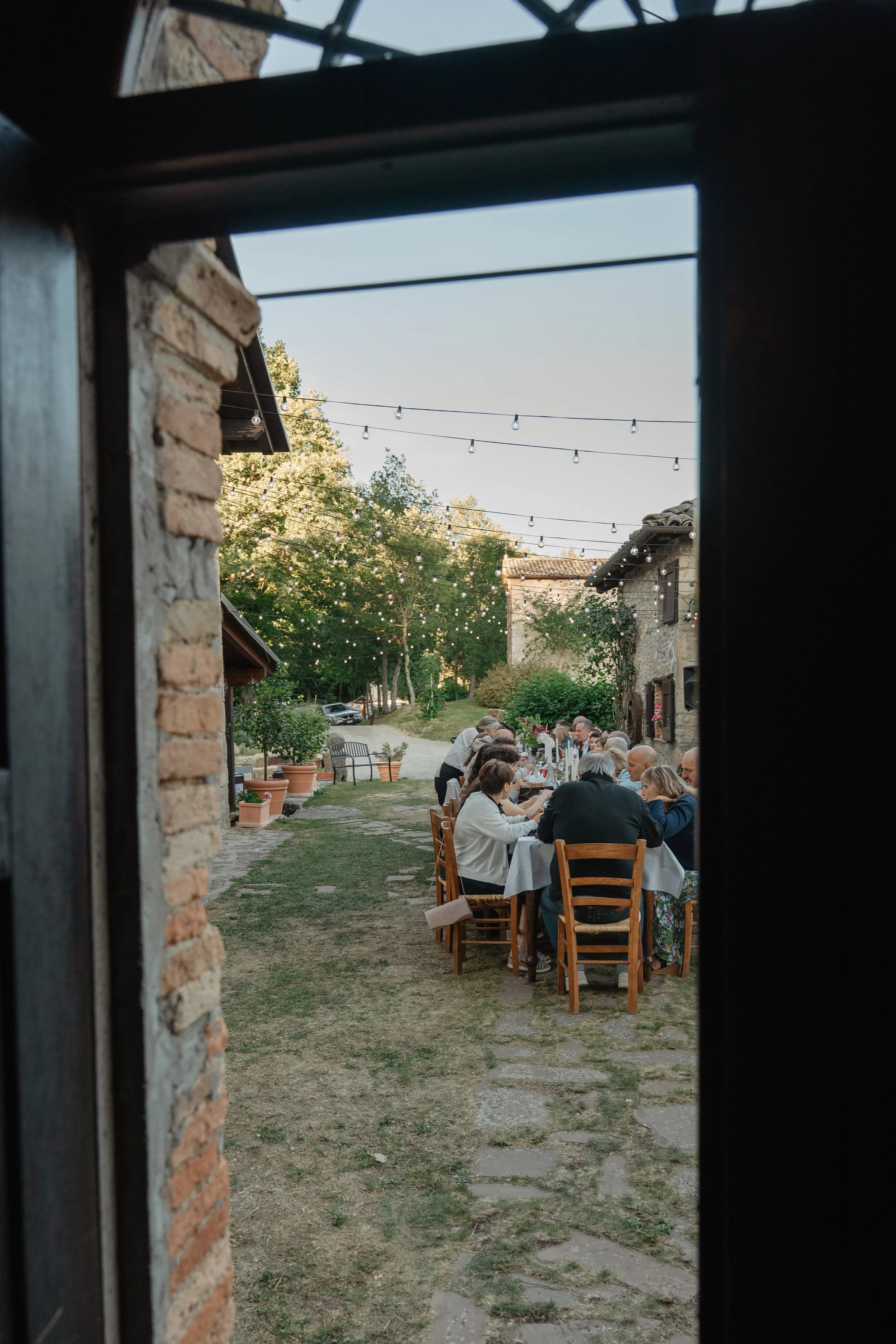 Editorial outdoor wedding dinner setting for a luxury destination wedding in Europe. Italy Wedding, Toskana Wedding, Italy 
