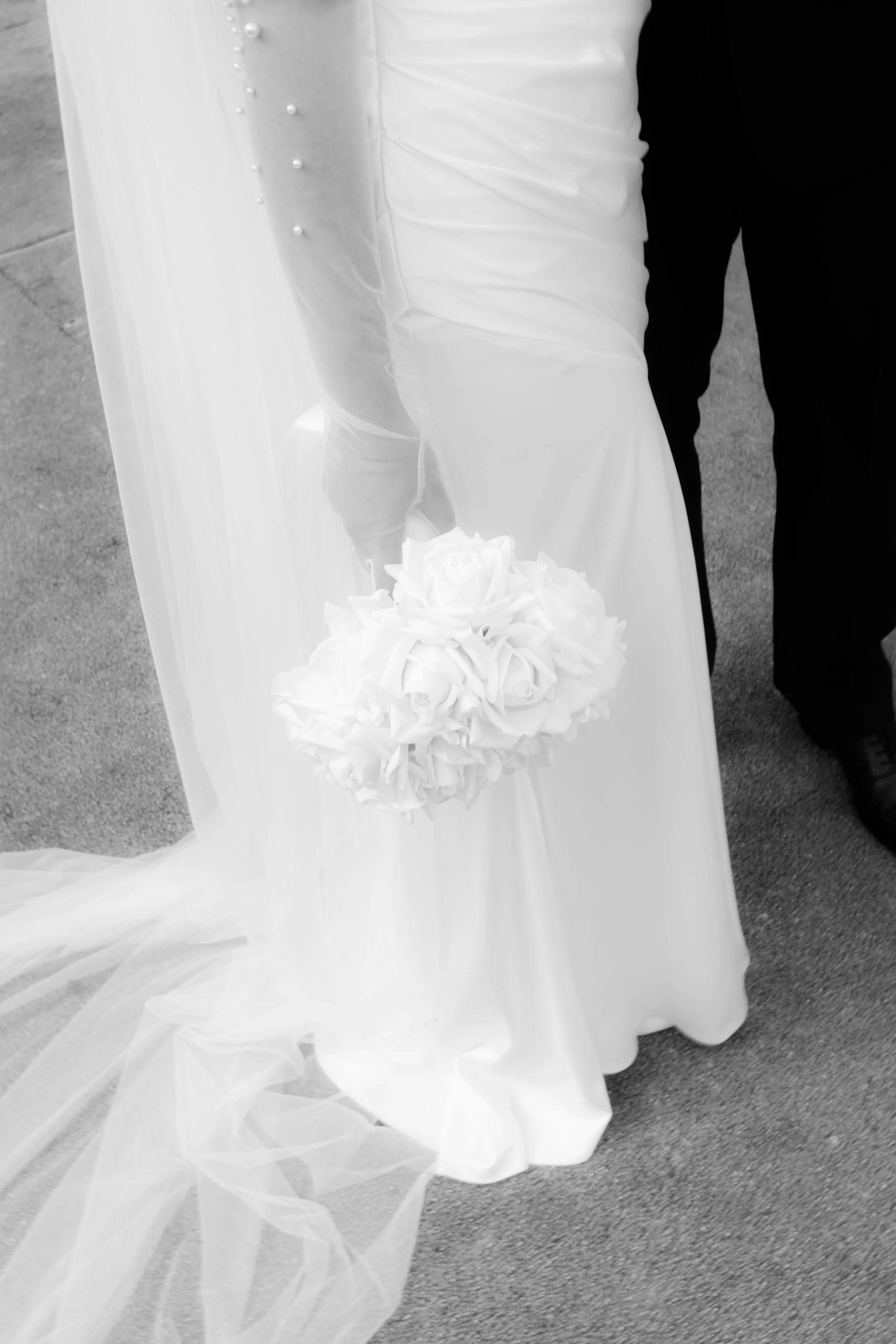 Bridal bouquet and wedding dress detail captured by luxury wedding photographer Änna Photography.