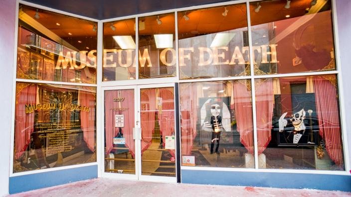 The exterior shot of the New Orleans Museum of Death