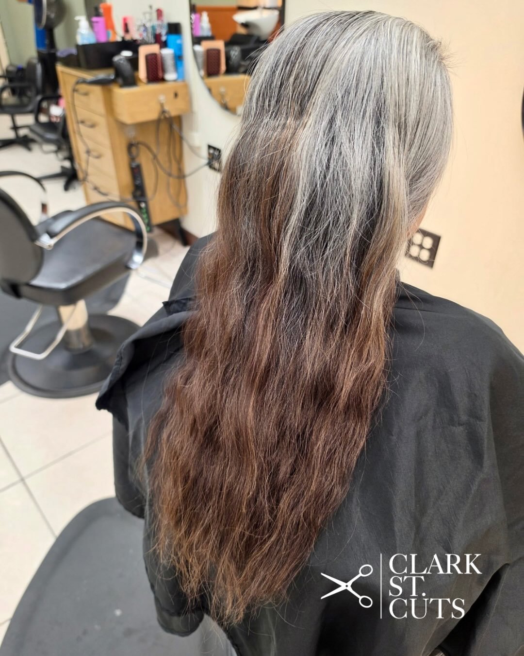 Perm transformation ✨

A fresh look with movement, texture, and volume. ✨ 💇🏽&zwj;♀️ @beautybetty10 💇🏽&zwj;♀️ @hair.by.luna1 
#PermHair #HairTransformation #CurlyHair #ChicagoSalon