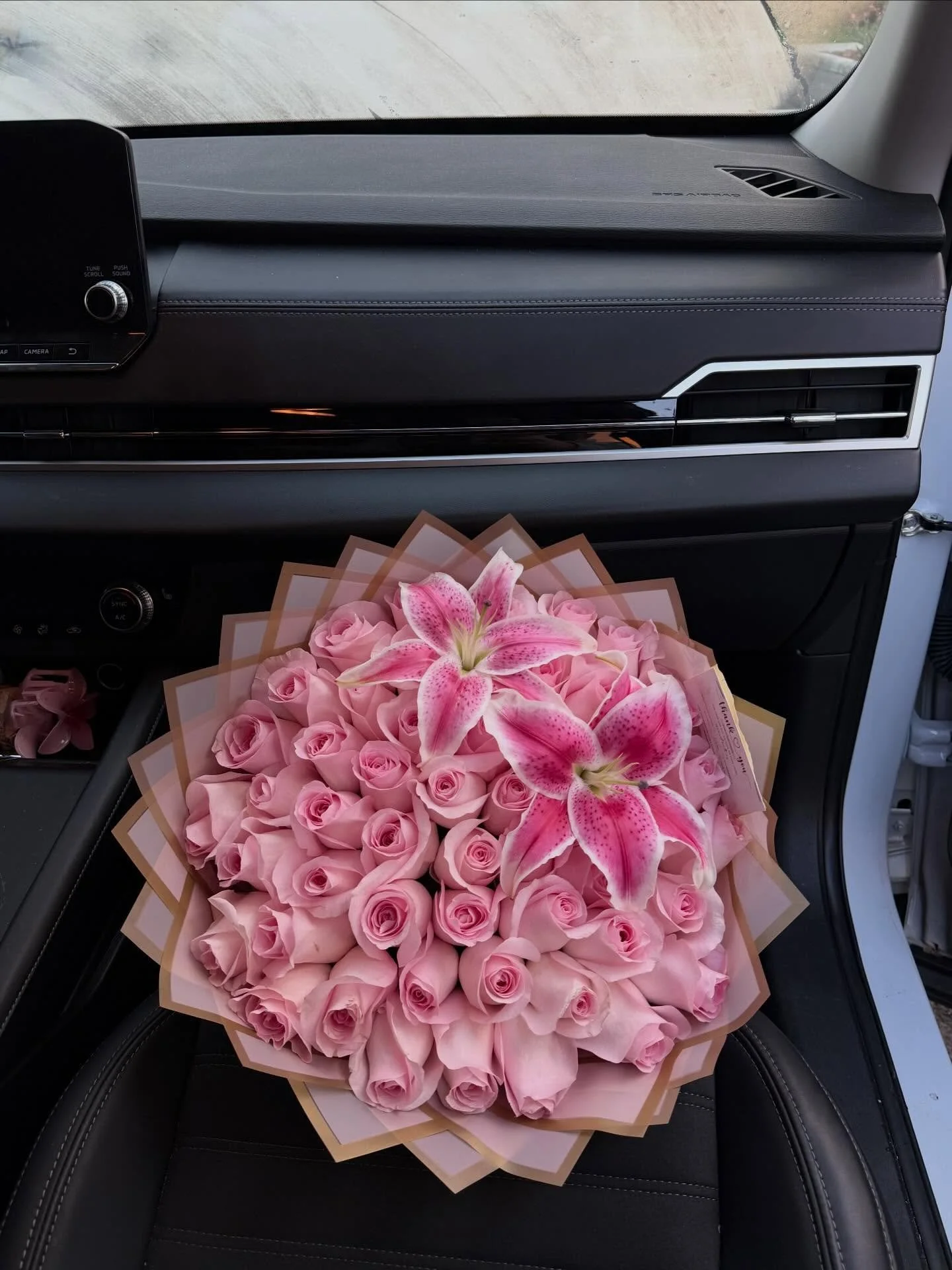 50 roses and lillies🌸 perfect bouquet for her
-click the link in my bio to place an order
-
-
-
-
-
-
-
-
#flowers #pinkbouquet #lillies #pinkrose #browardflorist