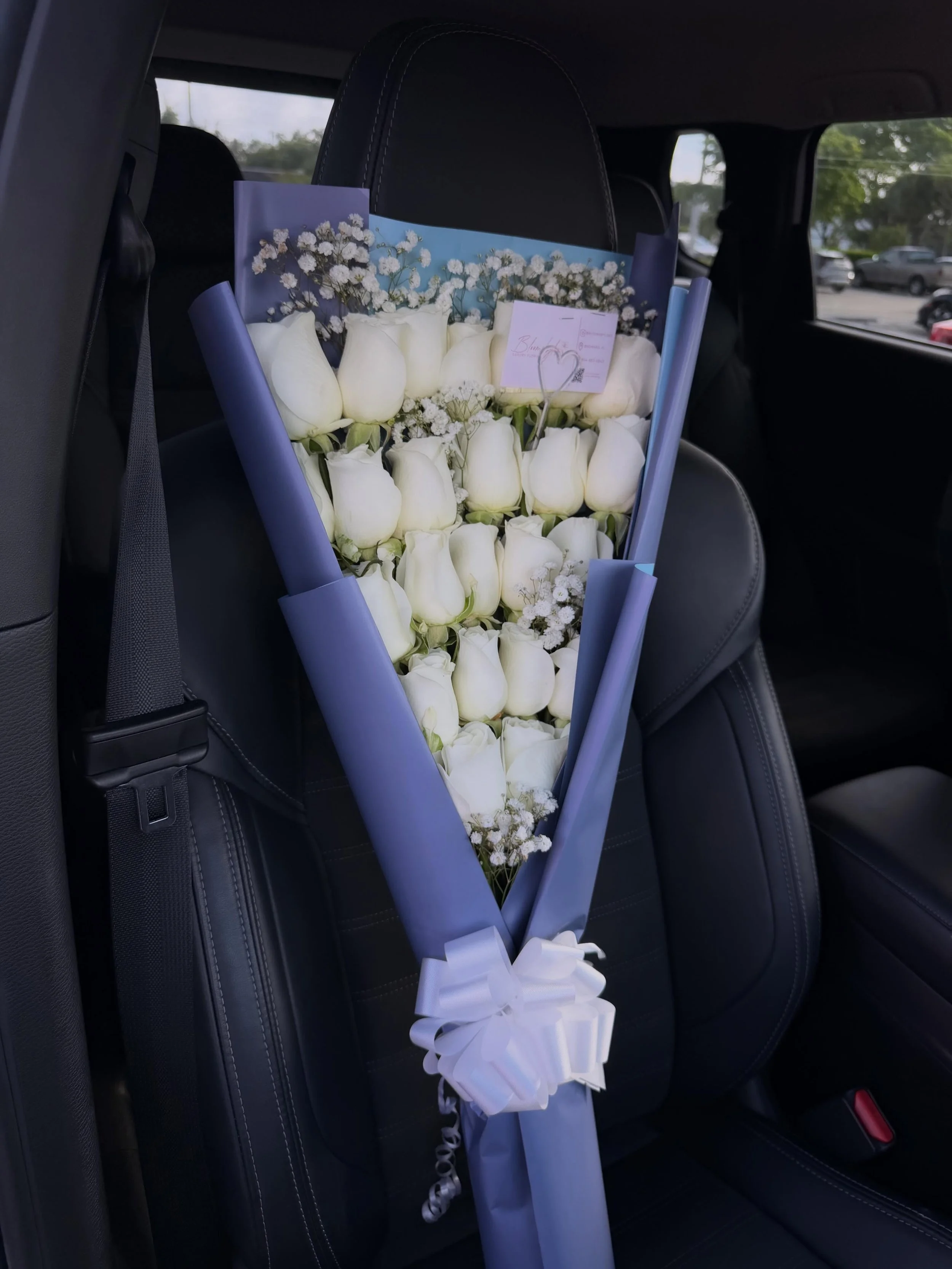 24 white roses dm to order🫰
