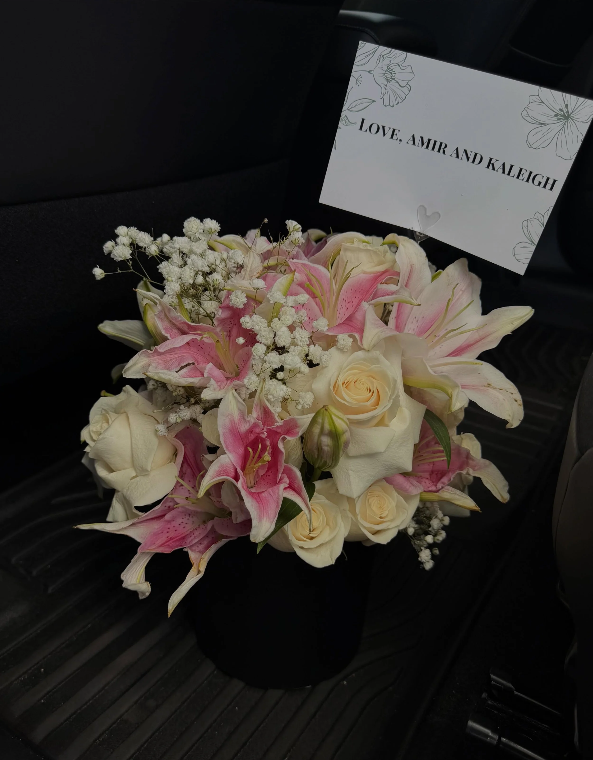 Lillies Box arrangement 🤍