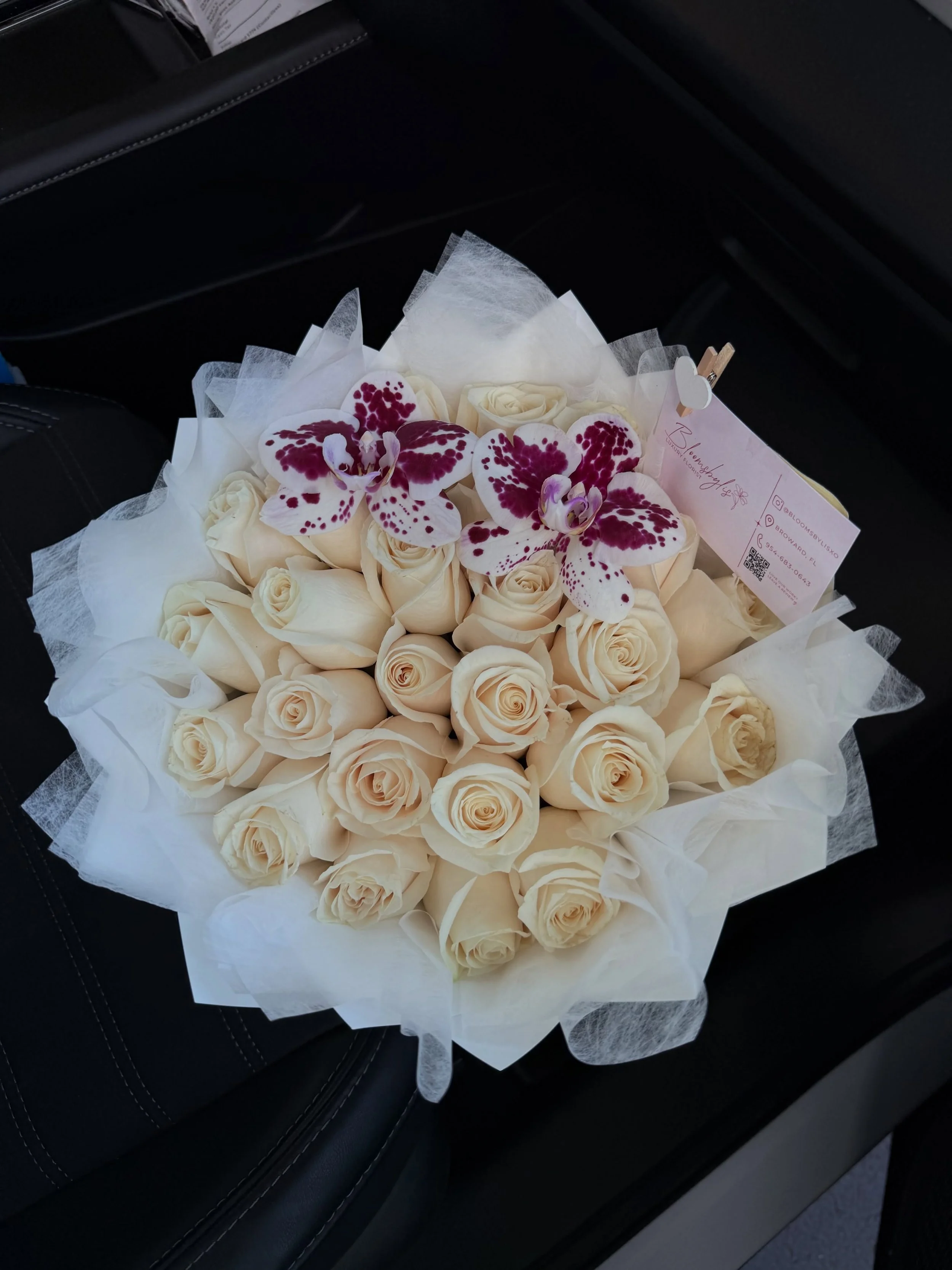 24 white roses🤍