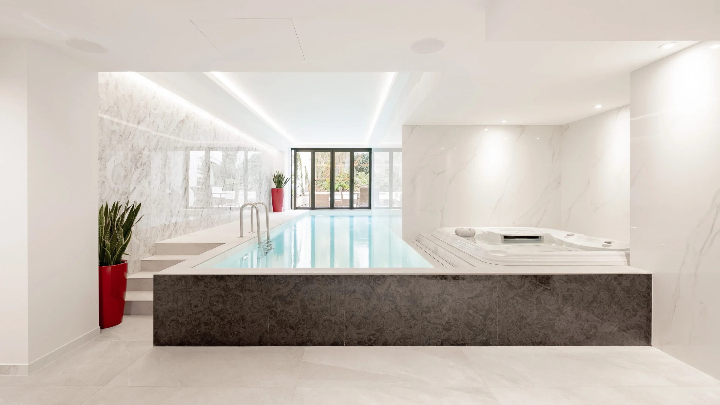 spa-zona-s-dzhakuzi-i-vatreshen-baseyn.webp