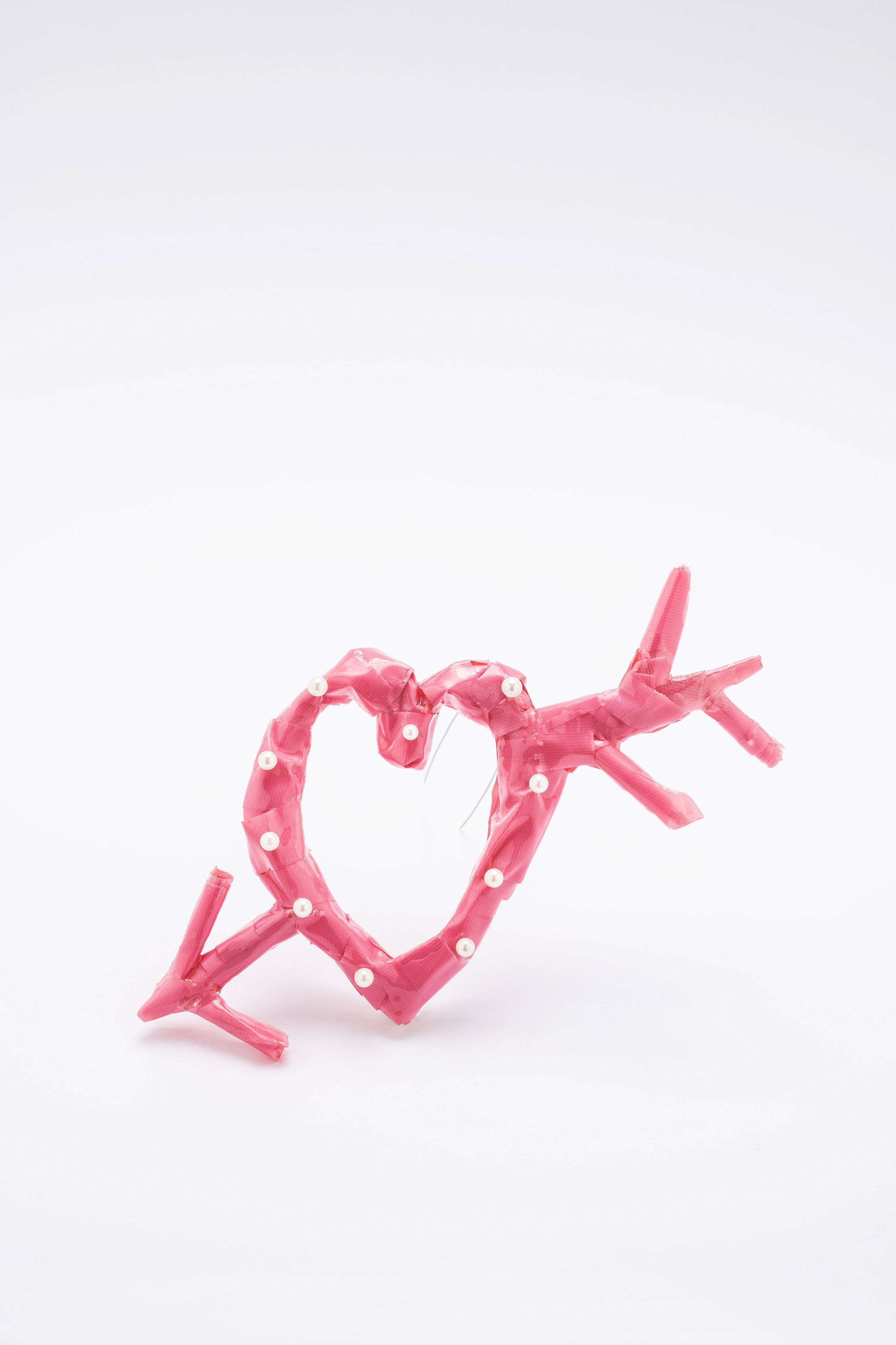 Reka Lorincz_Petit love_brooch_2024_s.jpg