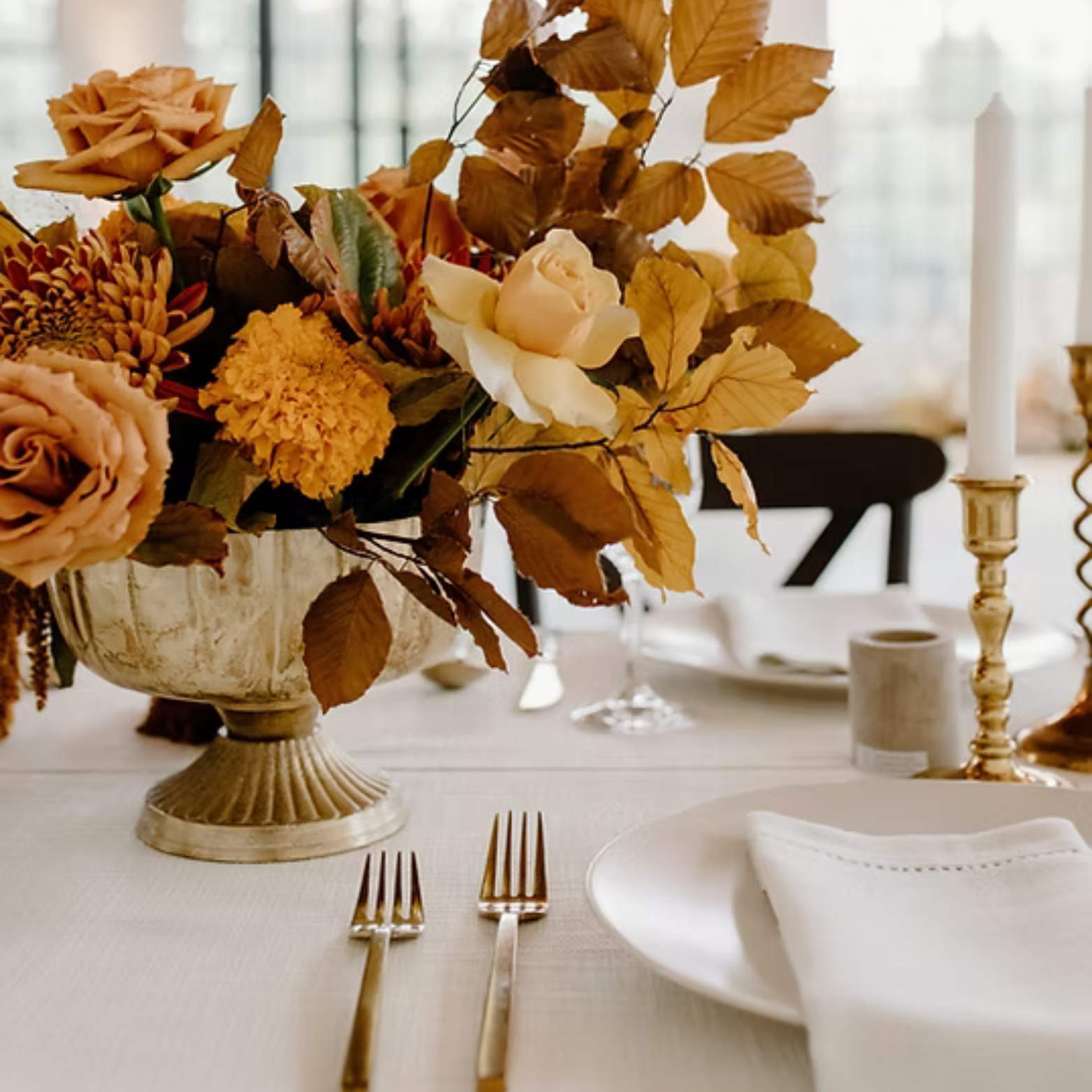 Elegant wedding breakfast table setup with live acoustic wedding entertainment by Kay Acoustic at a UK wedding venue.