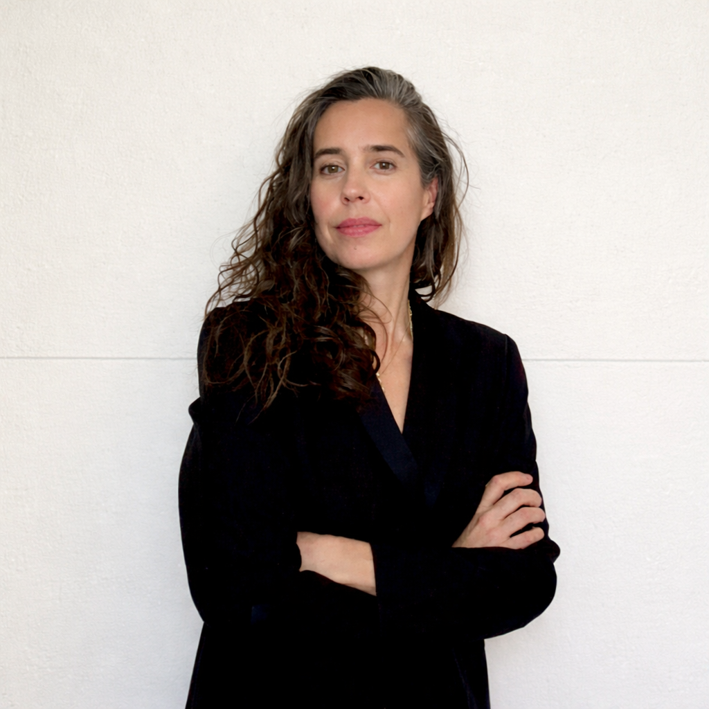 Portrait of Martina Baer, creative director and book producer based in Basel