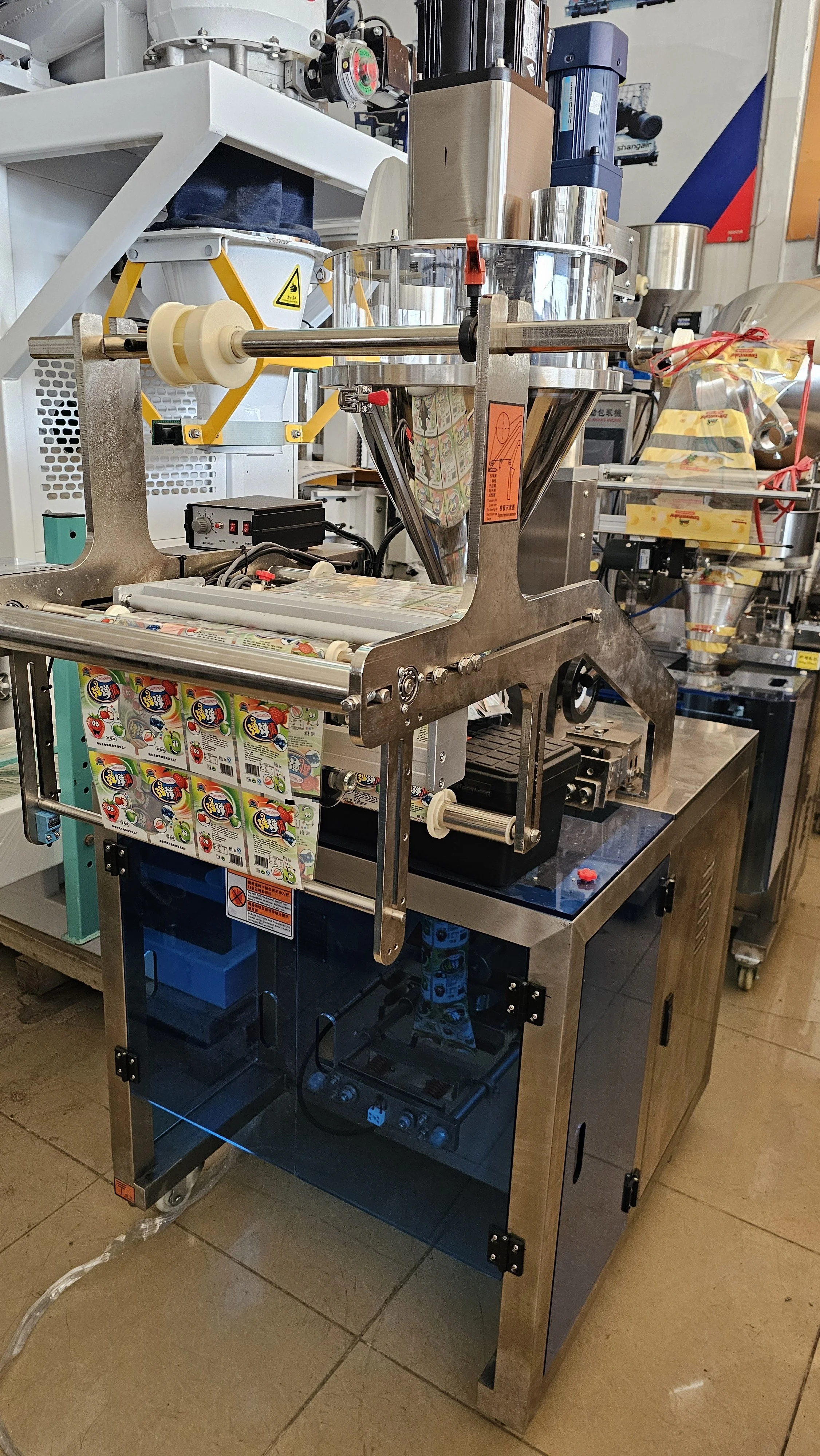 خطوط إنتاج وآلات صناعية