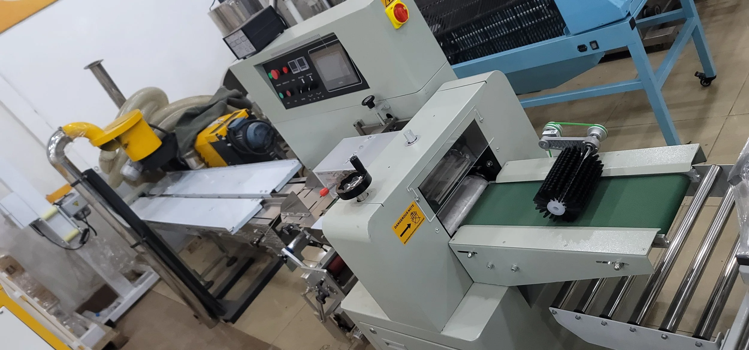 مكينة تغليف أفقية فلوباك  (3).jpg