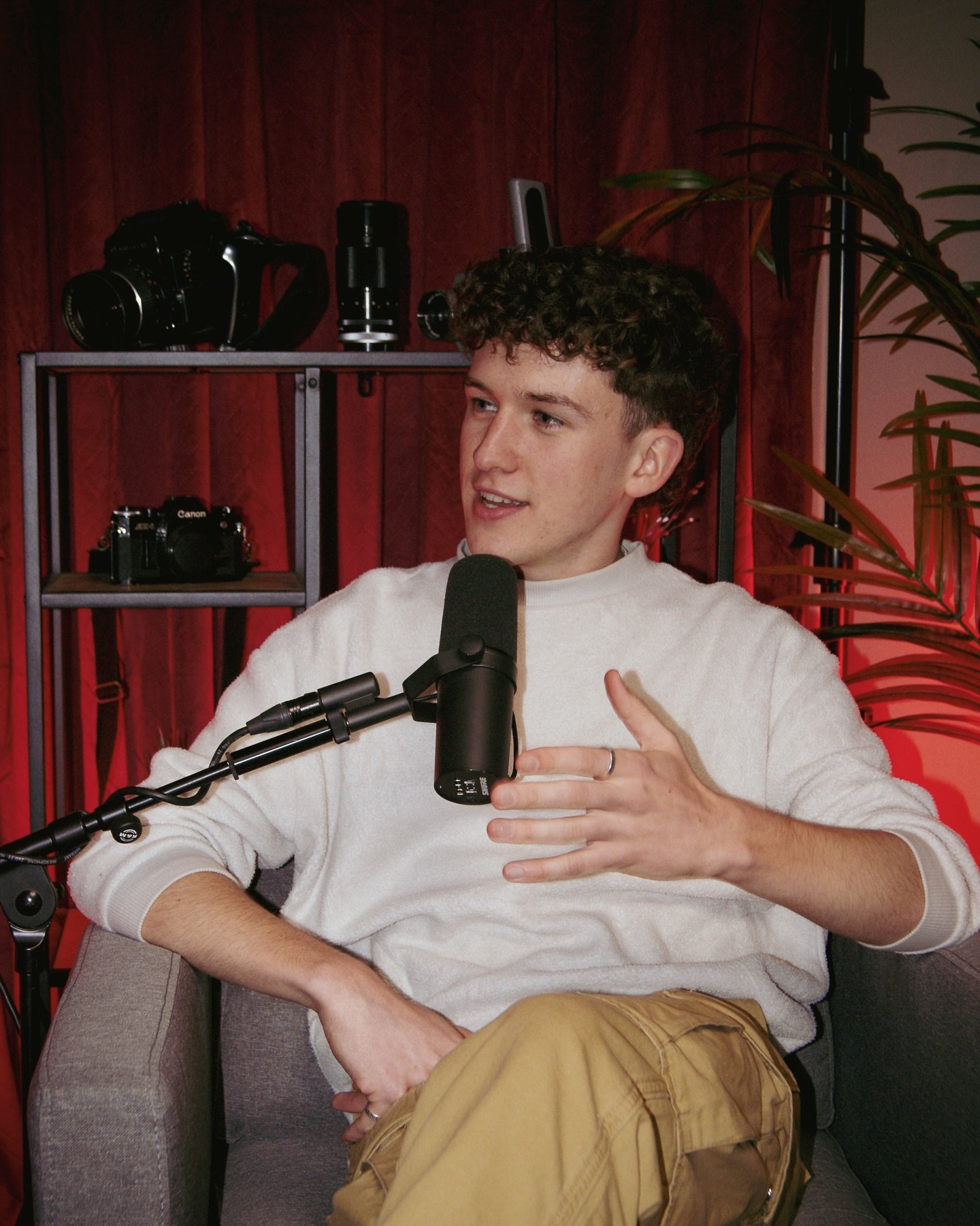 STUDIO B 🕺 

Today marked the launch of Studio B, our brand new podcast studio space that offers an alternative vibe to what our familiar Studio A provides. As you can see, the team love it!

We had a very special guest in today to mark Studio B&rsq