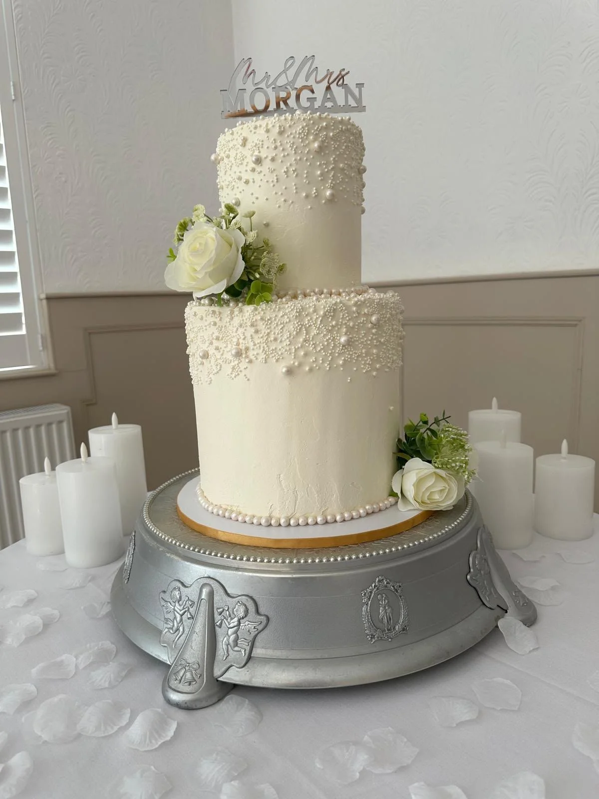 Scattered Pearls wedding cake