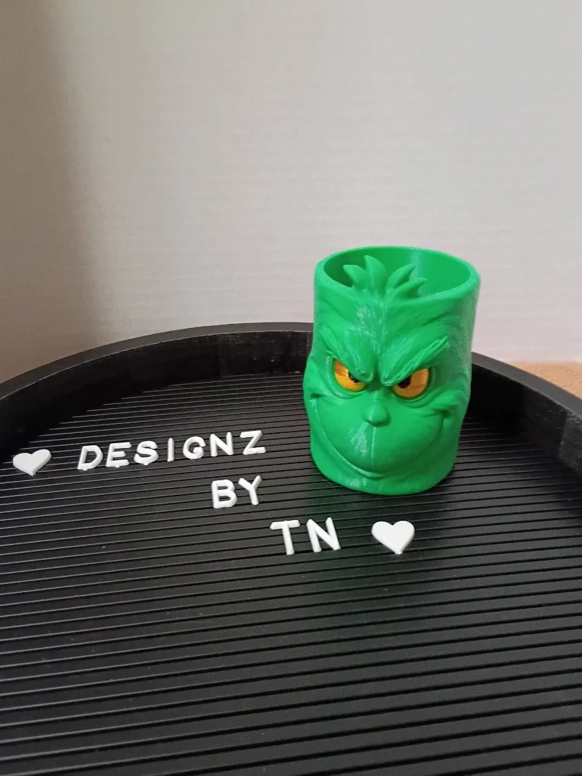 12 oz Grinch can coozie.jpg