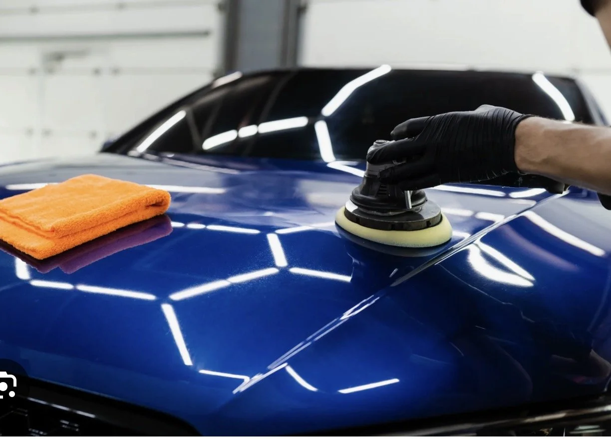 Was kostet eine professionelle Fahrzeugaufbereitung in der Schweiz? Transparente Preise bei Gloss Factory Suisse