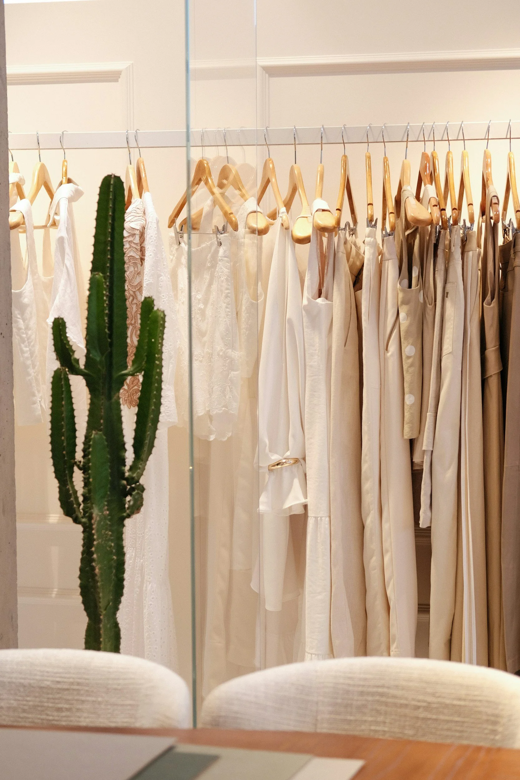 European dresses for 2026 lean into effortless elegance with a soft, romantic edge. Flowing silhouettes, breathable fabrics like linen and chiffon, and delicate details; think lace, embroidery, and eyelet, define the look. Floral prints, light color 