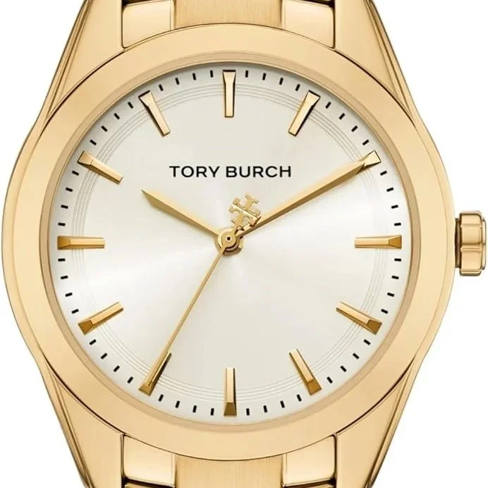 Balanced in tone, refined in form. The mix of metals adds quiet dimension, while the clean dial keeps it composed and effortlessly wearable.
Polished, versatile, and never overdone. Simply, modern contrast, timeless ease.