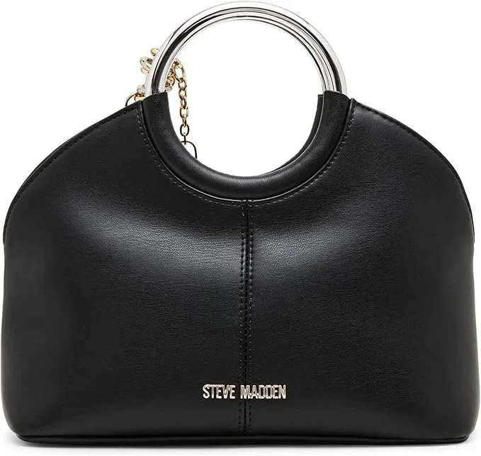 This Steve Madden purse carries that distinctly European contrast of polished hardware against a minimal, structured body. The detachable strap adds versatility, but it’s the ring handles that define it: graphic, confident, and quietly striking.