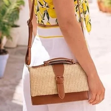 This raffia crossbody blends a bohemian spirit with a more refined restraint; light in texture, effortless in form. Worn on the shoulder or carried as a clutch, it’s made for warm evenings, golden light, and moments that don’t need overthinking.