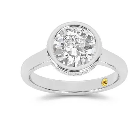 Intimate, refined, and quietly striking. A smooth bezel embraces the center stone, while a hidden halo reveals itself only in moments, like a detail meant just for her.
Clean lines meet subtle brilliance, creating a ring that feels modern yet endurin
