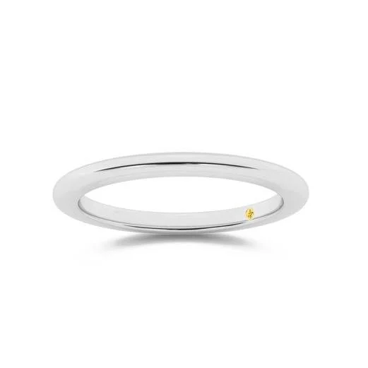 Pure form, no excess.
A smooth gold band that feels as natural as it looks; quietly confident, endlessly wearable.
Worn alone or layered over time, it becomes part of her rhythm. Not defined by trends, but by the moments it carries.
Simple, lasting, 