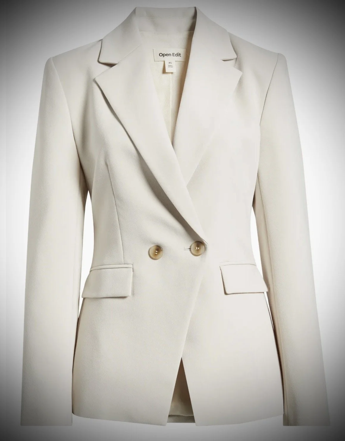  The Icon Hourglass Blazer features strong shoulders and a tapered waist, creating a clean, hourglass line softened by subtle stretch. 