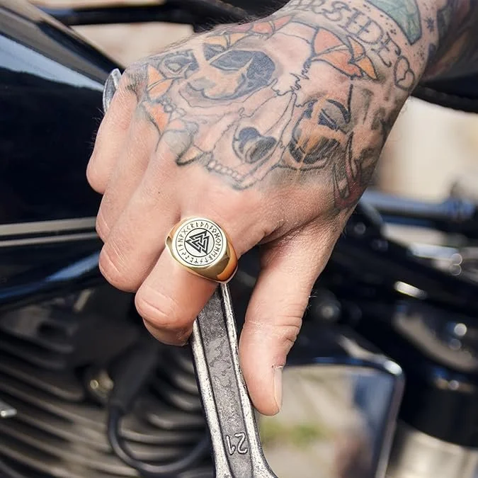 A modern expression of masculinity that doesn’t compromise; defined by precision, restraint, and an unshakable sense of self. The comfort-fit interior ensures it wears effortlessly throughout the day, while the clean design keeps it sharp and adaptab