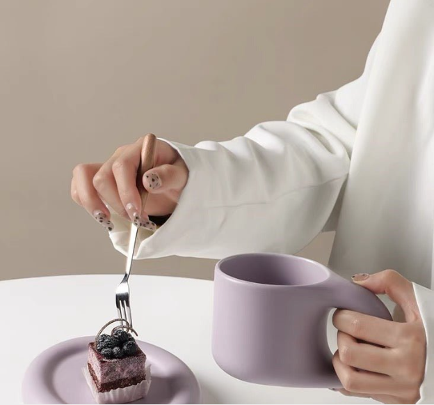 Handcrafted Stylish Bauhaus Chubby Ceramic Mugs.

Creatively handcrafted in a chubby shape, these beautiful ceramic mugs are tender, emotionally soothing and aesthetically pleasing. Sourcing from the historic town of Jingdezhen, known as China's "Por