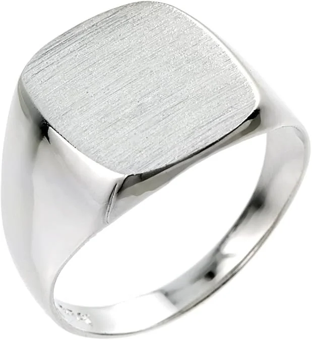 Personal, considered, and grounded in tradition without feeling dated! Crafted from 925 sterling silver, the square top offers a clean surface for engraving or left untouched for a more understated presence.
