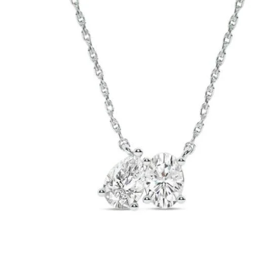 Fated, subtle, and effortlessly luminous.  Delicate in form, yet full of meaning, this is the kind of piece that feels personal from the very first wear.
Soft brilliance that doesn’t ask for attention, but always holds it.
Worn close. Felt deeply. Ke