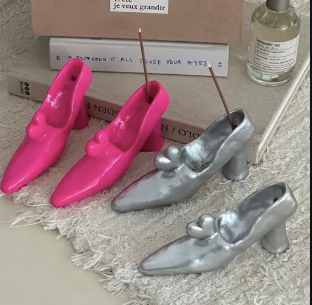 Set of 2 handmade incense holders with a funky, Memphis inspired design featuring bold shapes and playful geometric details. Their quirky heel silhouette adds a fun sculptural accent, bringing personality and eclectic charm to any shelf or tabletop.