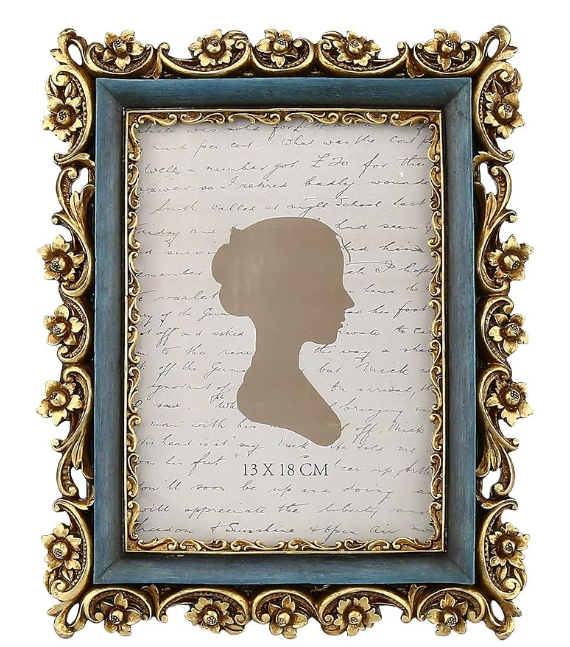 Sunlit Vintage Gold & Blue Picture Frame.
A small detail with a timeless presence, this vintage-inspired picture frame brings the elegance of European interiors to your favorite memories. The rich gold accents and deep blue tones create a refined con