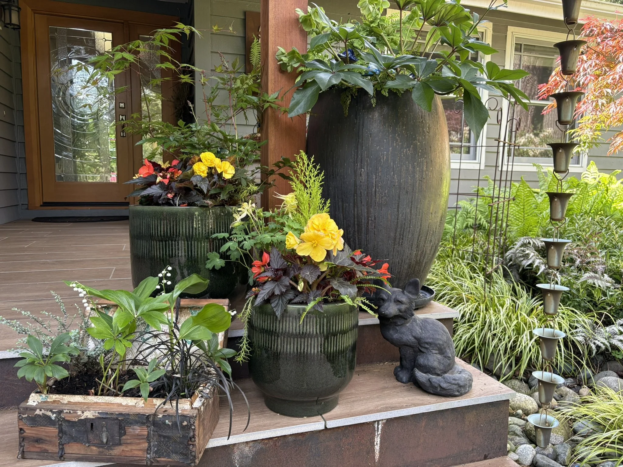 A welcoming Porch & Petal seasonal entryway