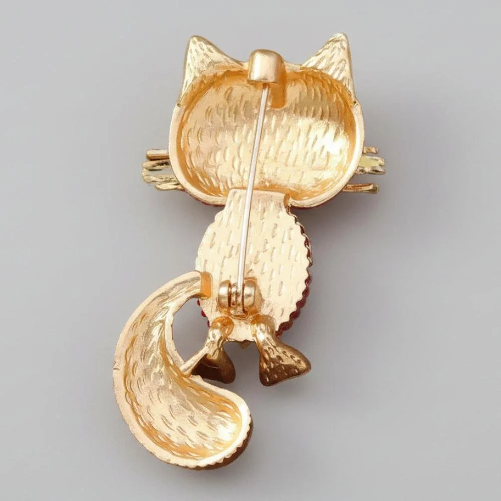 Back view of retro cat brooch
