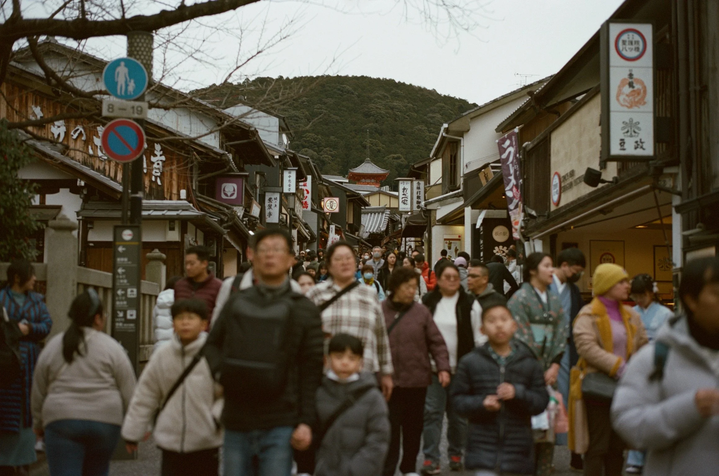 Kyoto, Japan — 2024年1月- crowd