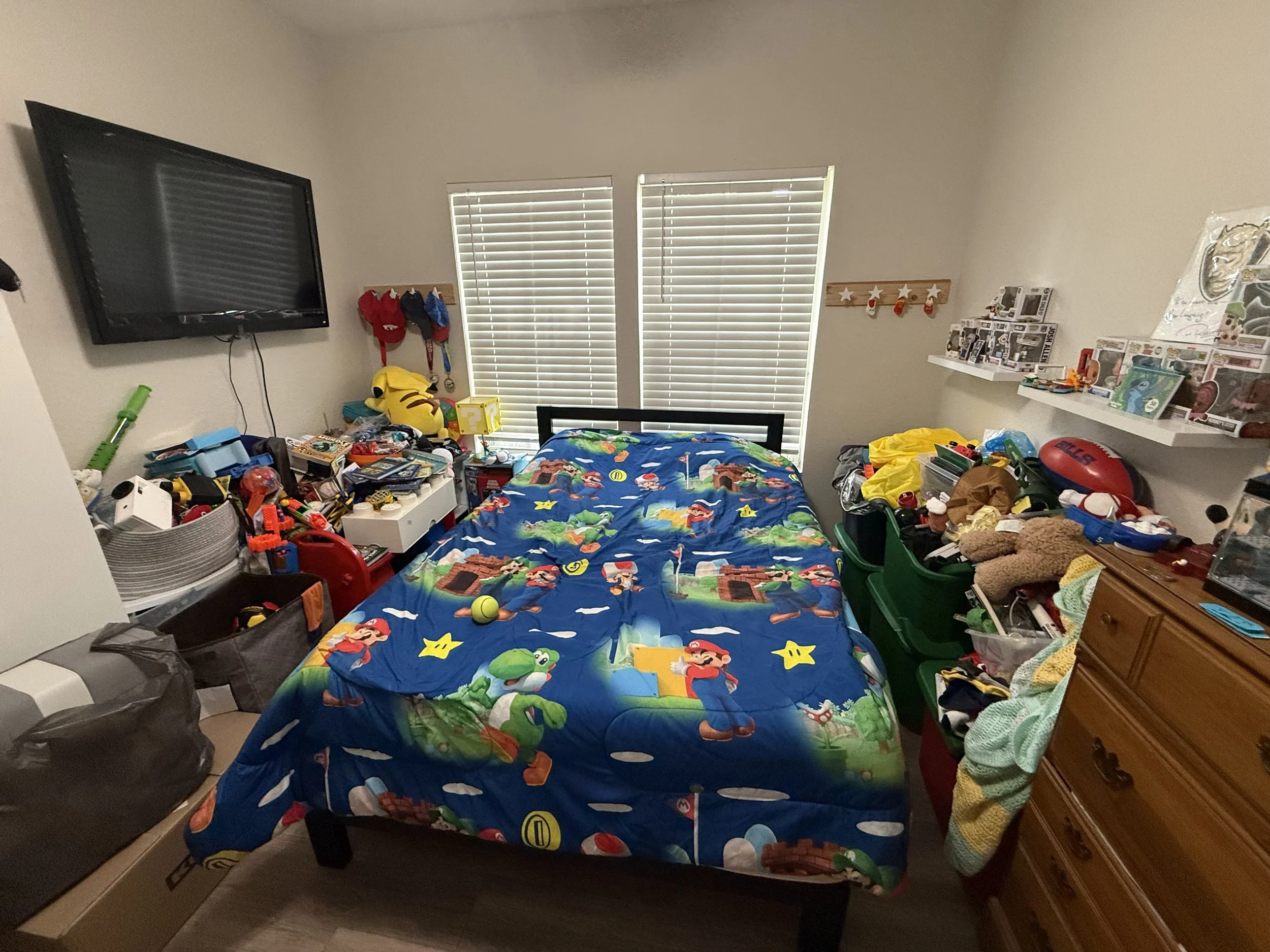 When toys and belongings no longer had a clear home, clutter began taking over this child’s bedroom—leaving less space to play, unwind, and enjoy the things they love.