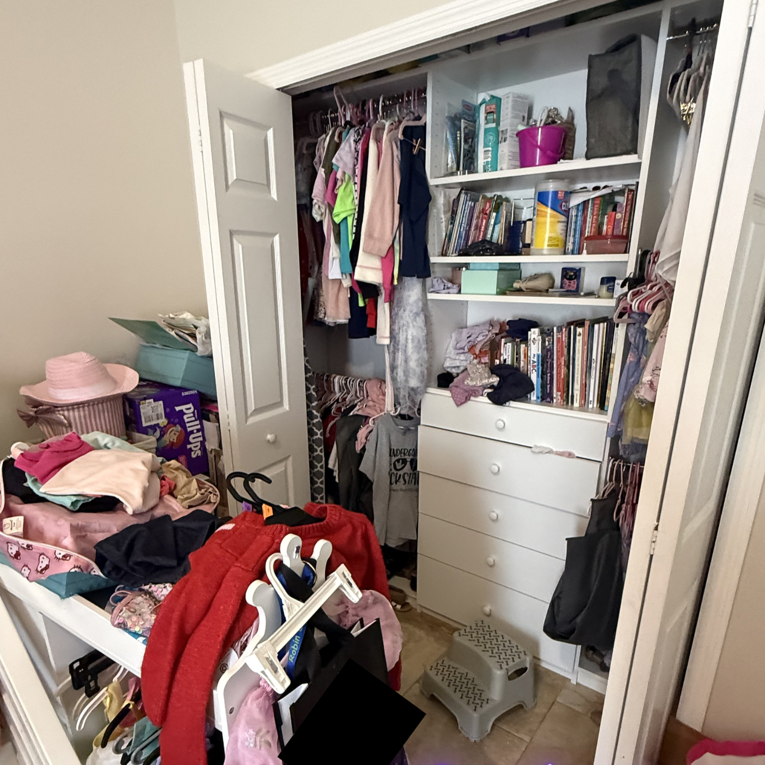 With a full-time job and busy family life, clutter had started taking over—adding one more thing to this mom’s already-full mental load.