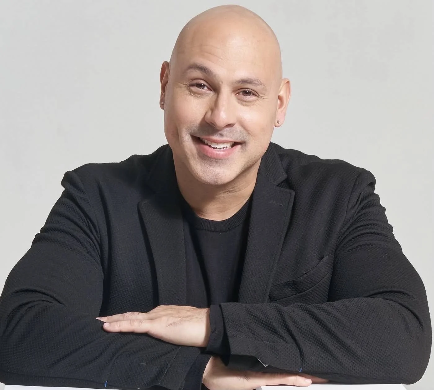 Mark Viera ("Carlos")