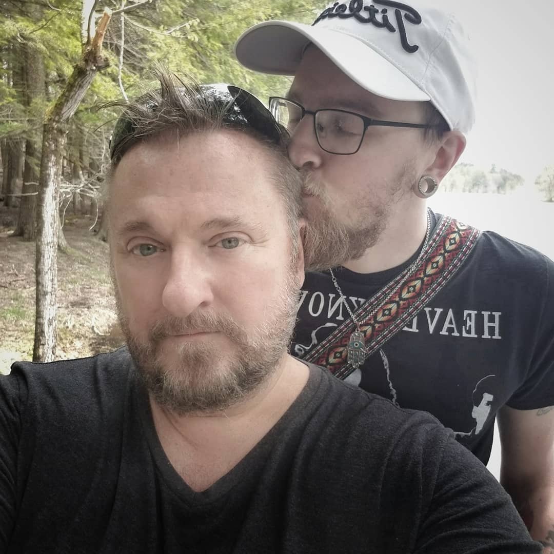 sean tommy kiss.jpg