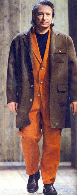 Yohji Yamamoto Menswear Fall_Winter 1992  2.jpeg