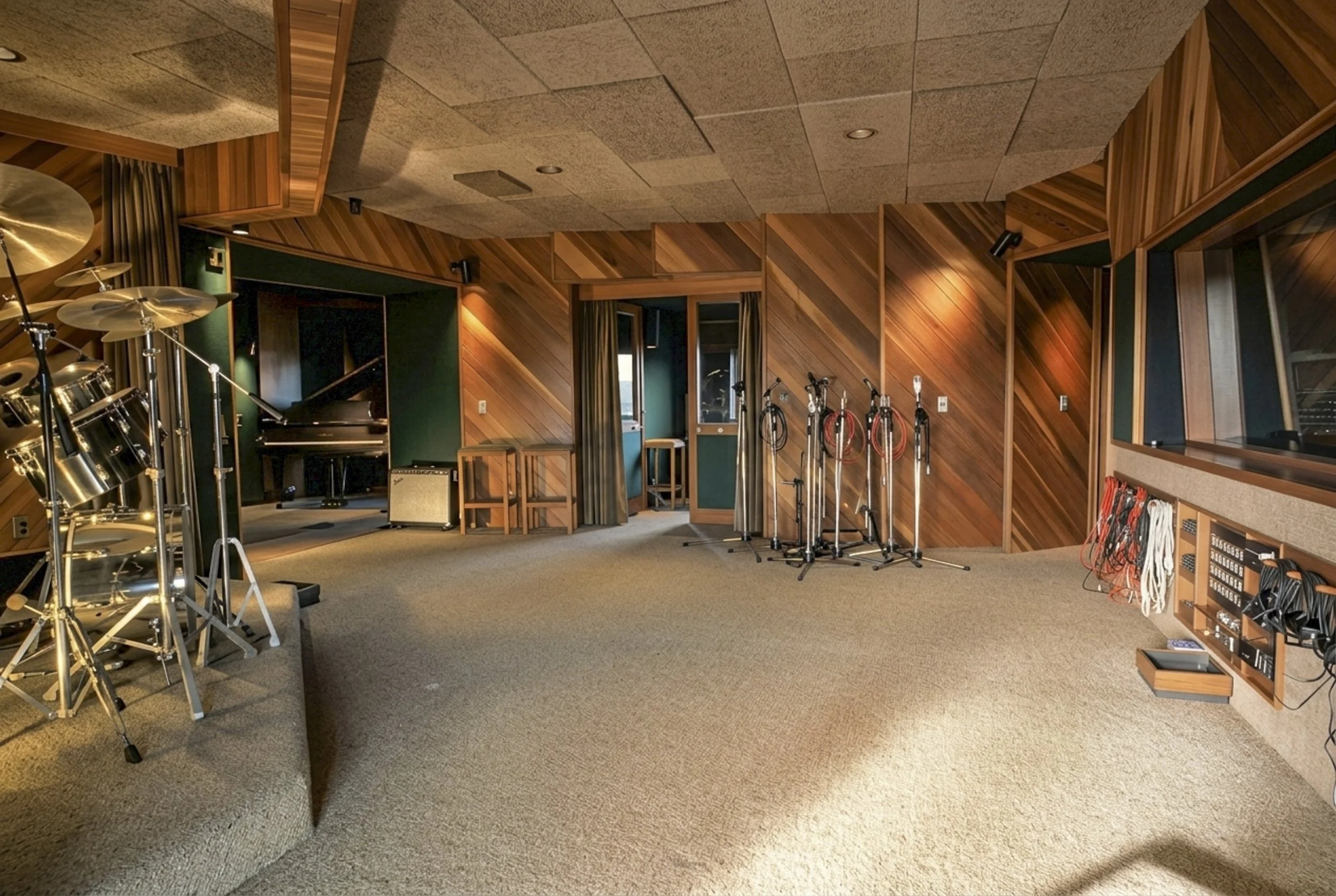Chapter 6.98 Music Farm studio.jpg
