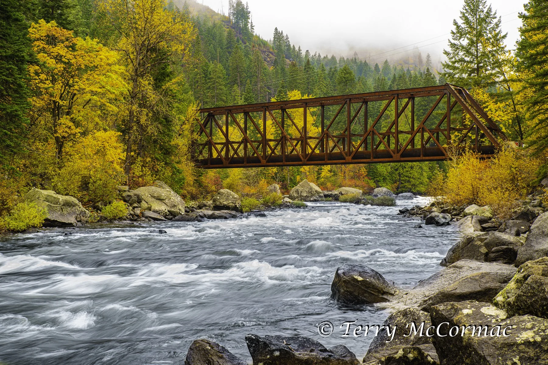 Fall color Wenatchee River Leavenworth. WA