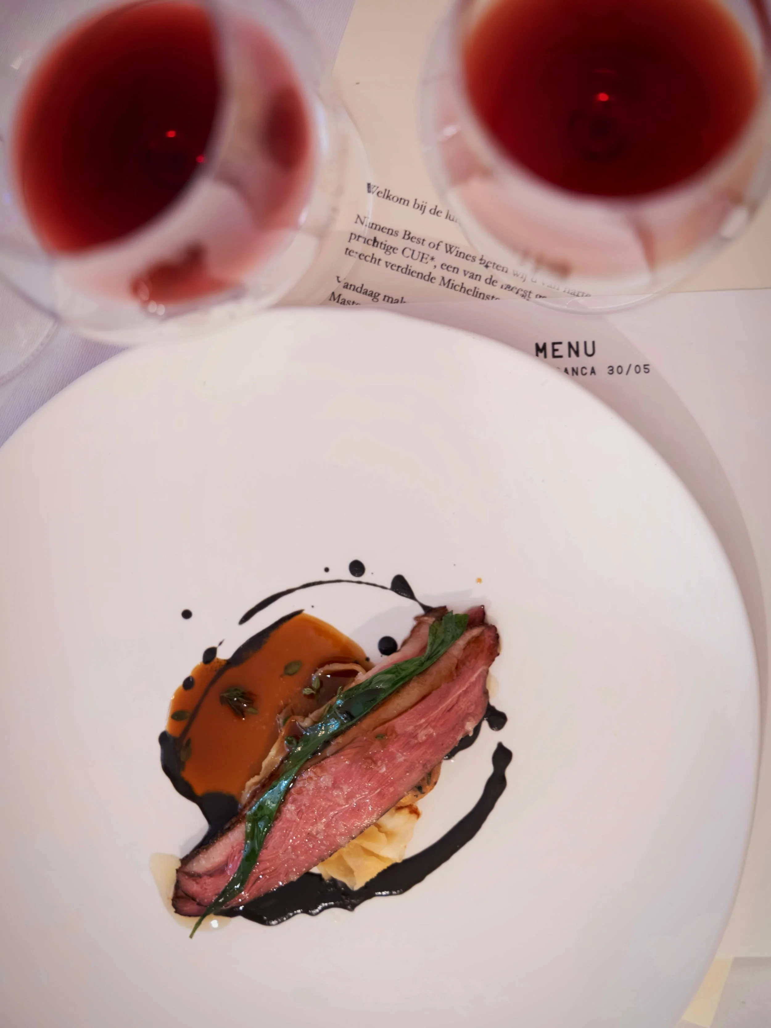 A winemaker&rsquo;s lunch like no other. With @linguafrancawines at @cue_amsterdam. 
Thanks to @best_of_wines.