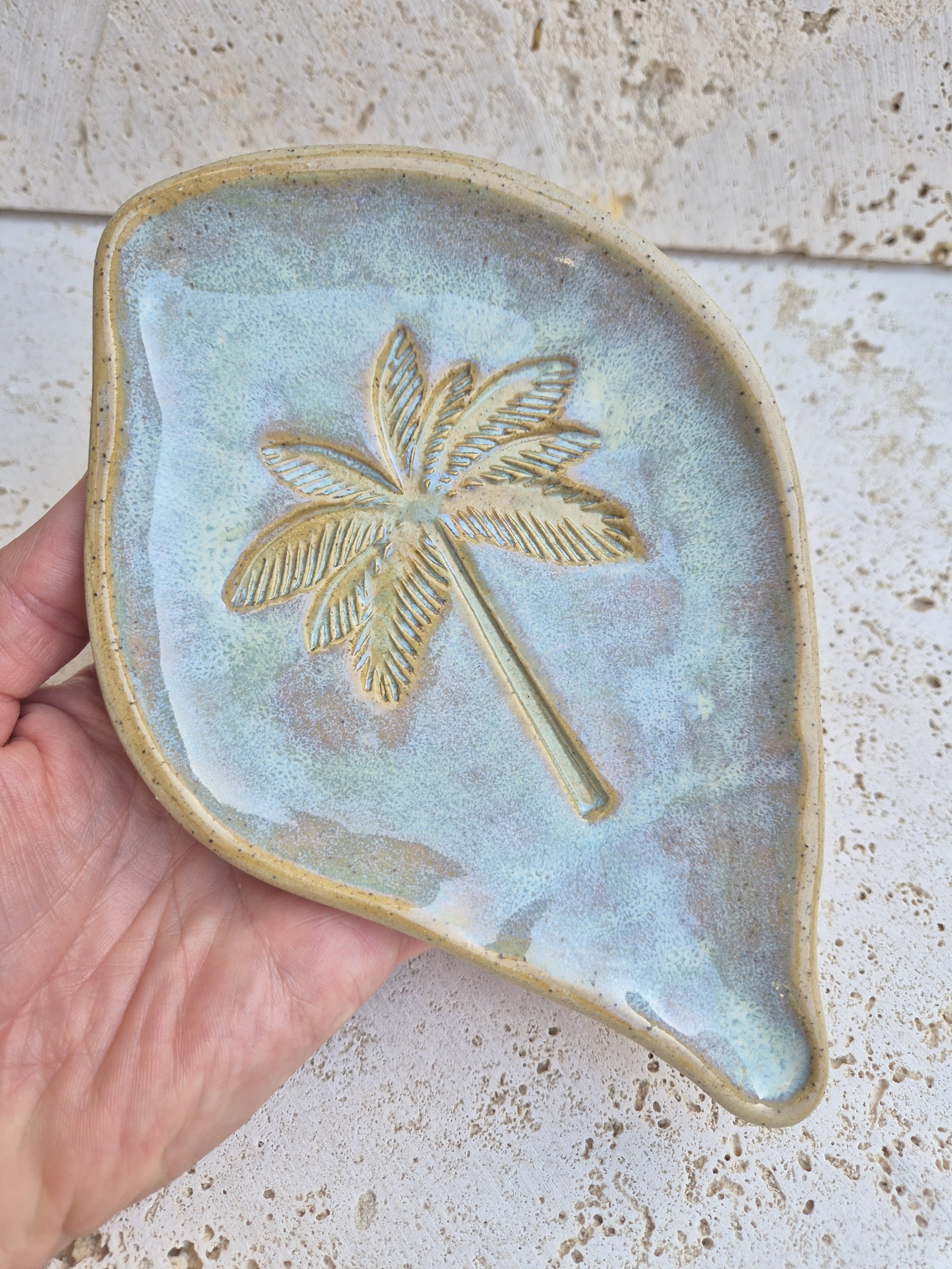 Conch Shell Palm Plate
