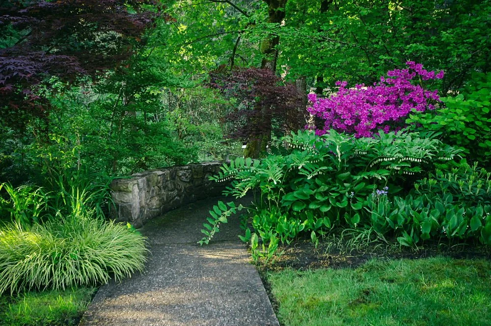 garden-path-steamboat-inn.jpg