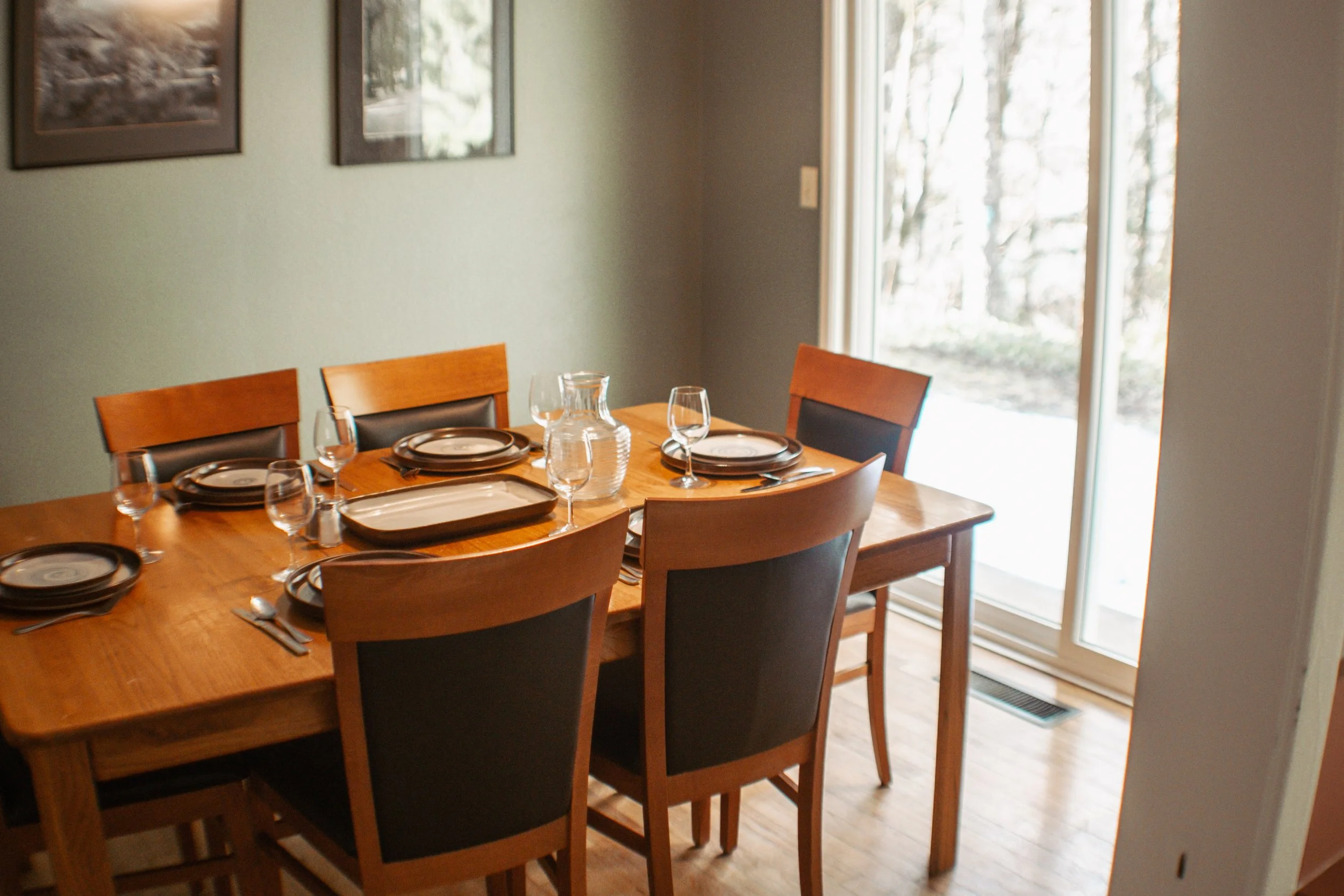 dine with the family while listening to the river