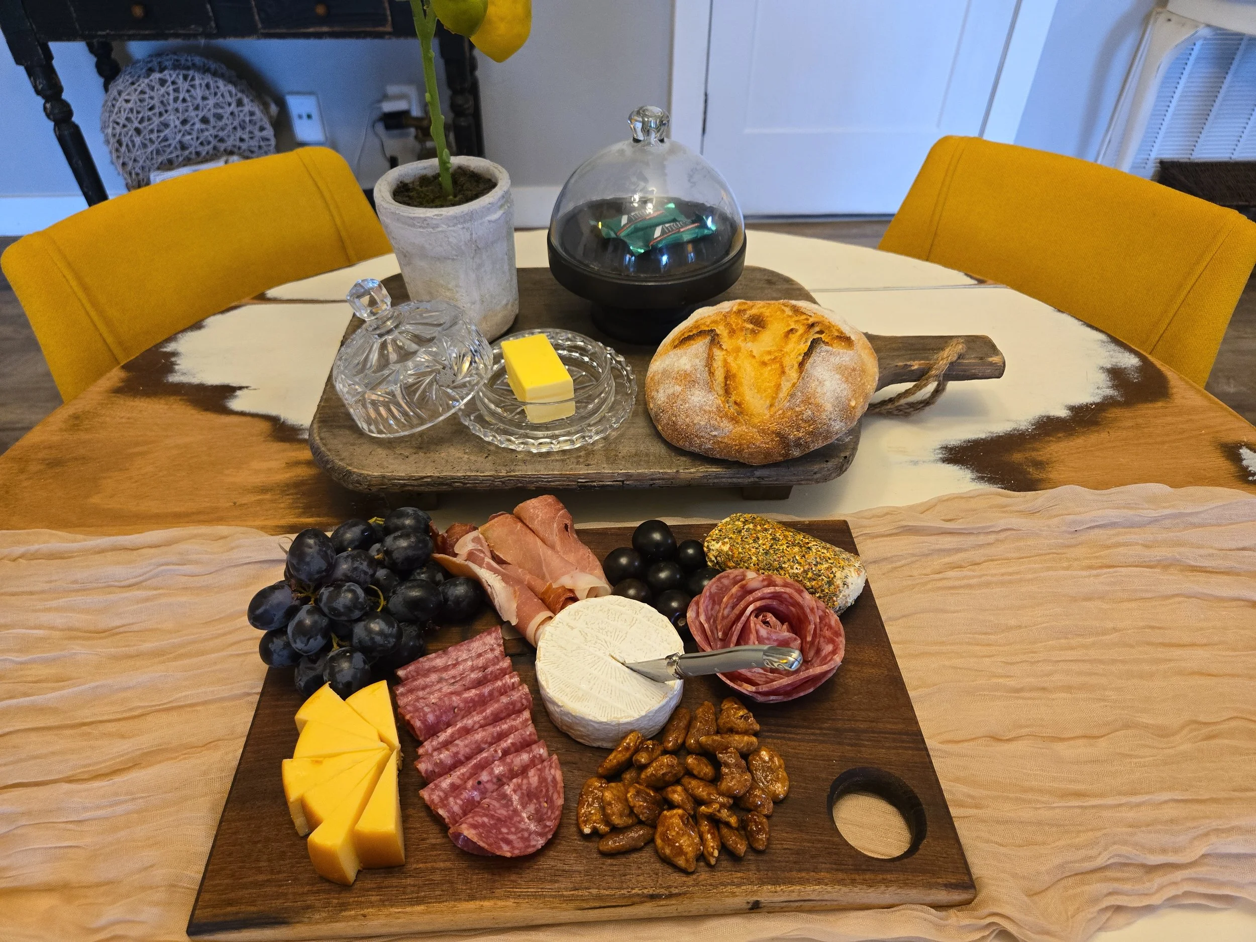Welcome charcuterie board and lakeside arrival setup at The Green Door on Lake Avalon.