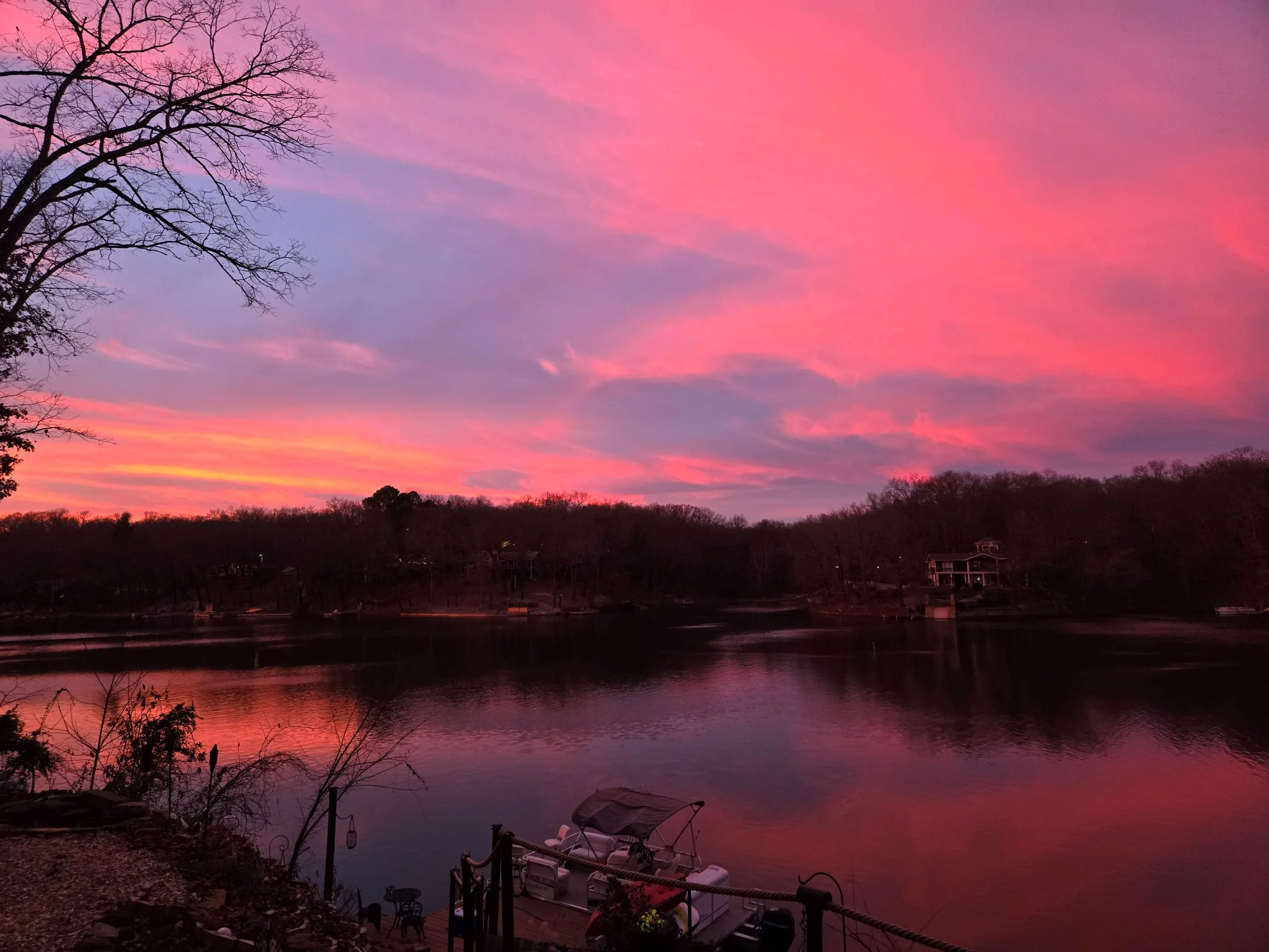 Evenings by the water, mornings that linger.