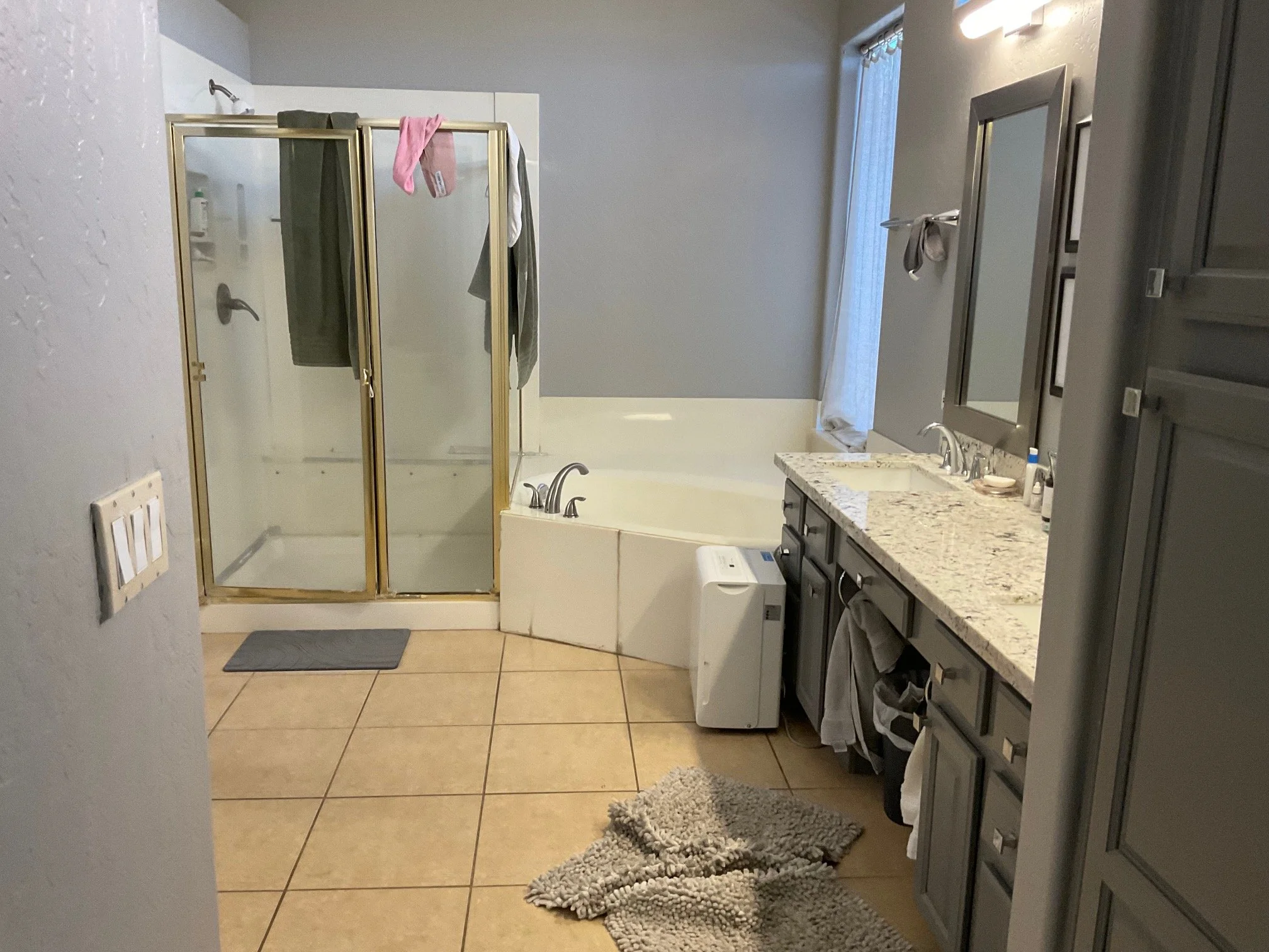 Primary Bath - Before