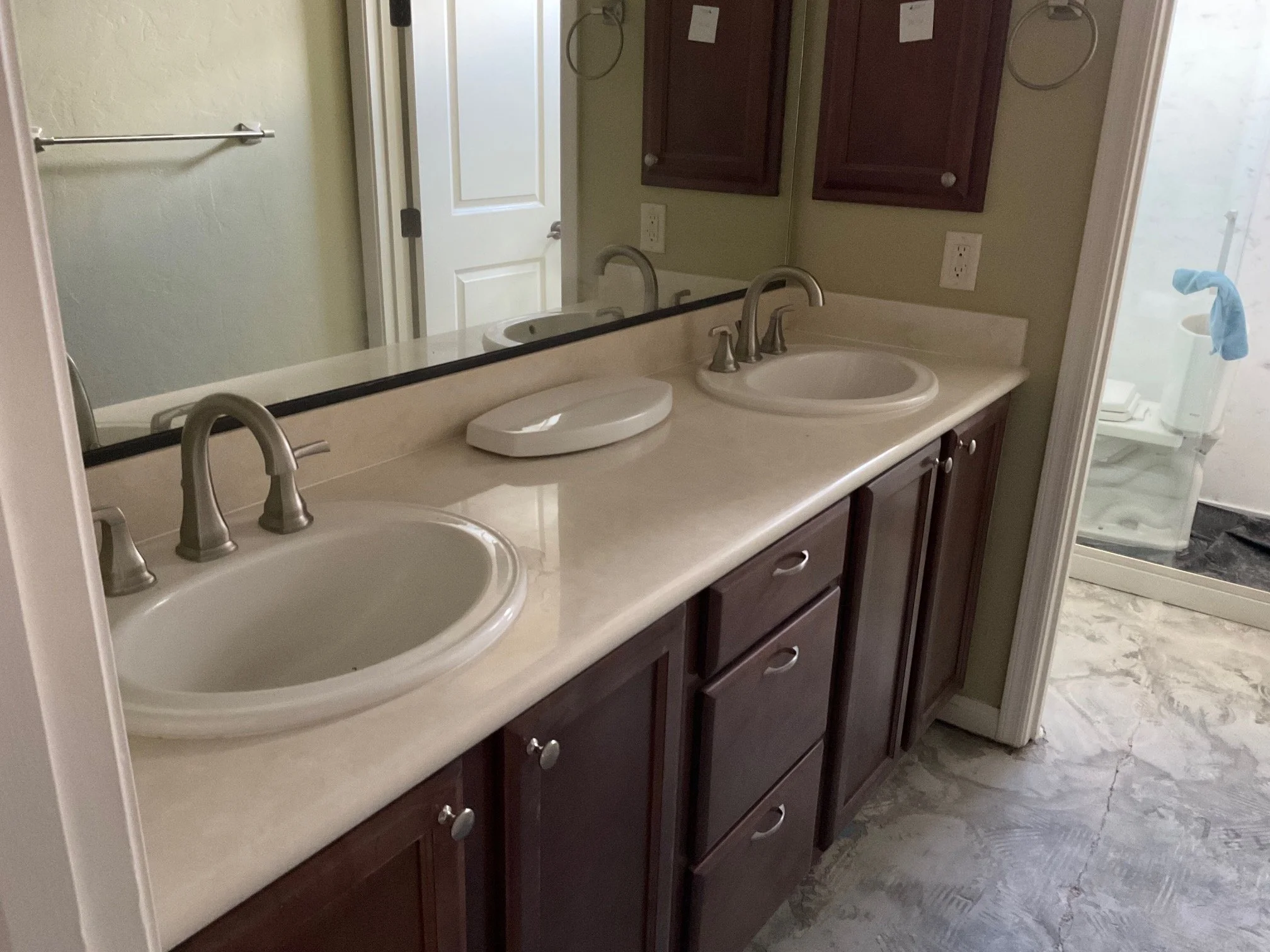 Hall Bathroom - Before