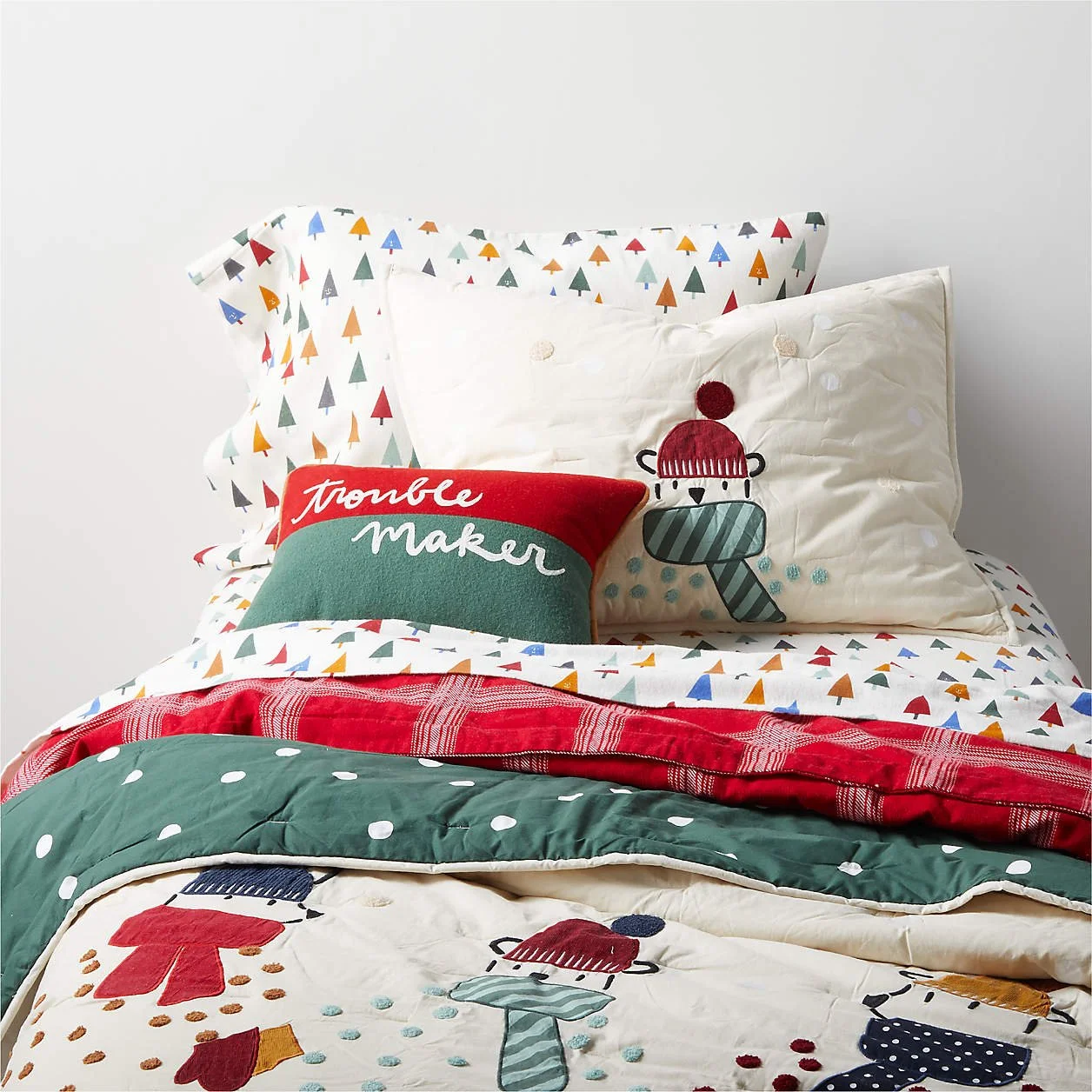 dotted-snow-bear-kids-organic-cream-quilt.jpg